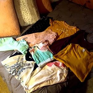 Bundle of 9 shirts